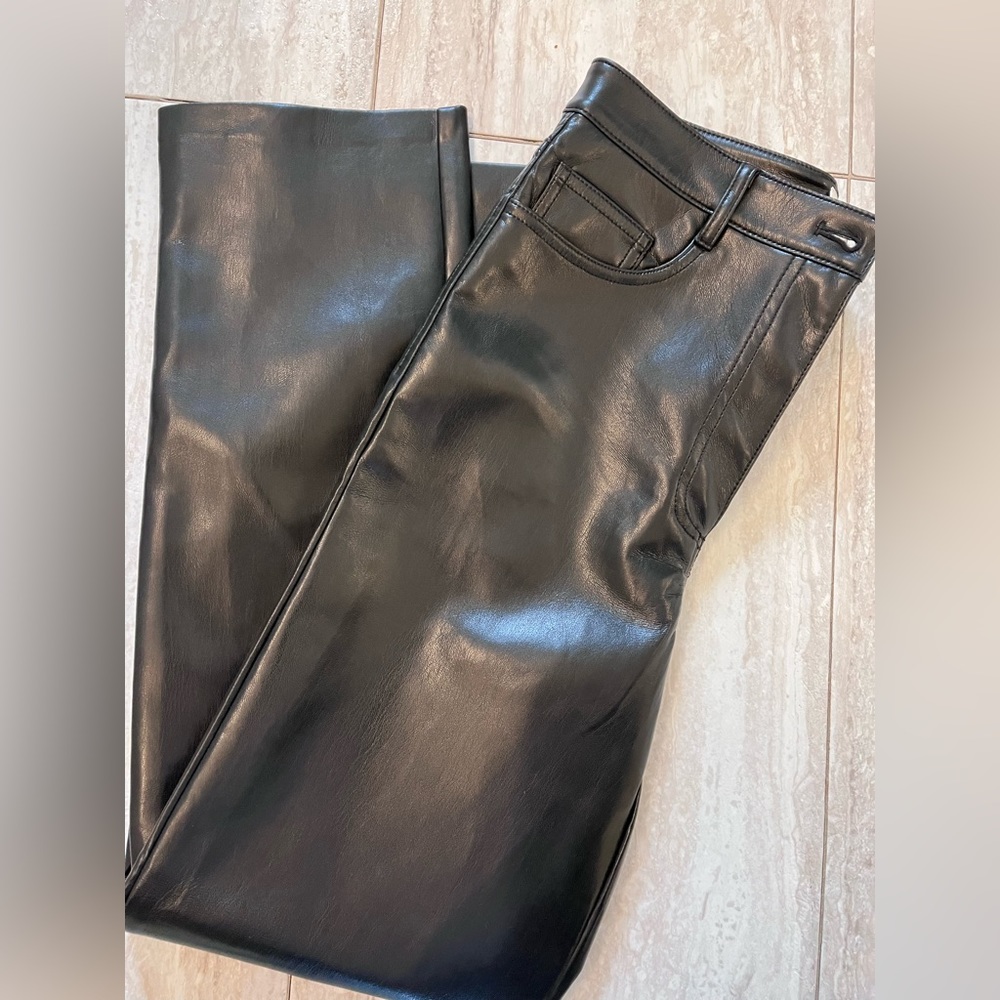 Aritzia Wilfred Melina size 6. Brand new, never worn. No tags